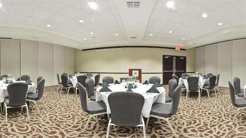 Hotel Holiday North Stone Oak Area By Ihg 3*
