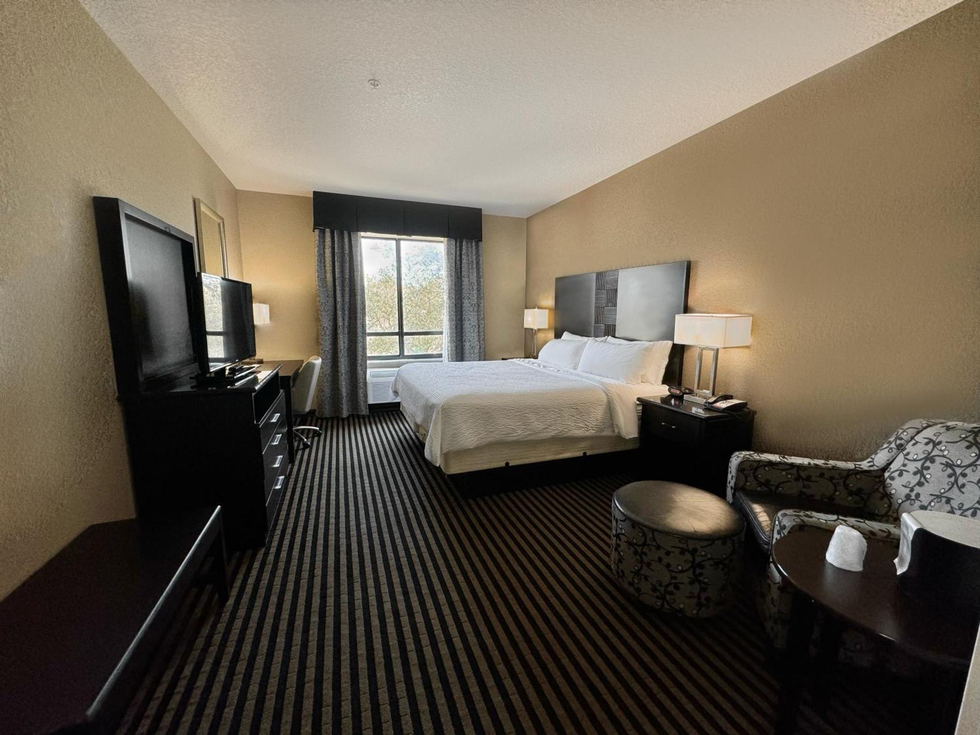 Hotel Holiday North Stone Oak Area By Ihg